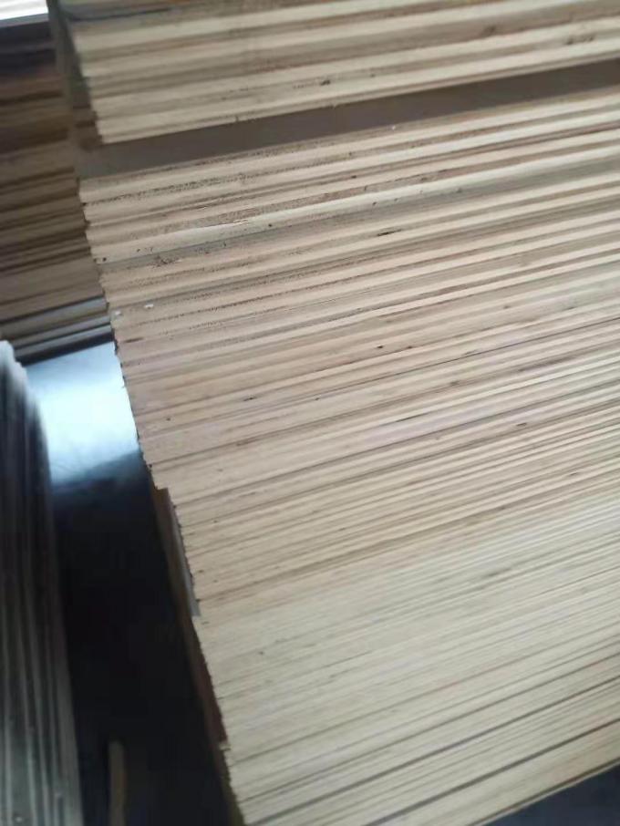 Βαθμός φύλλα 2 φορές καυτός Τύπος μια του BB πτυχών σκληρού ξύλου Okoume δευτερεύουσα ξύλινη διακόσμηση καπλαμάδων
